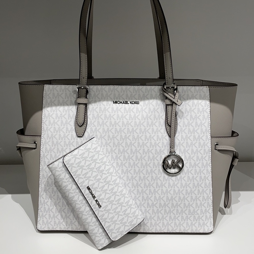 2pc set🤍 Michael Kors shoulder tote bag and wallet GREAT CONDITION BARELY USED